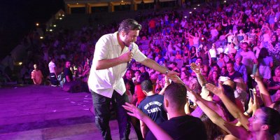 10’cu Girne Kültür Sanat Günlerinde Mustafa Ceceli rüzgarı esti