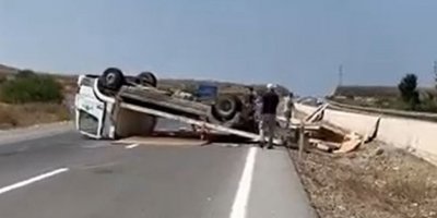 Serhatköy'de iş aracı kaza yaptı