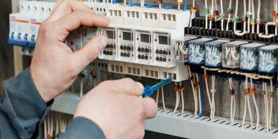 Komşusundan elektrik çaldı!