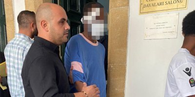 323 gündür ülkede ikamet izinsiz kalıyor