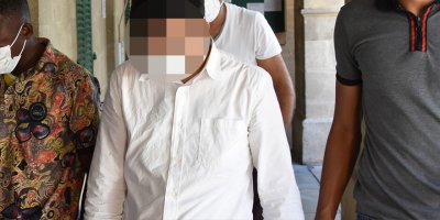 Başkasına ait aracı izinsiz aldı, duvara çarptı!