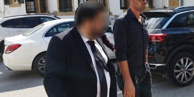 “Dava açmak için para aldı, dava dosyalamadı”