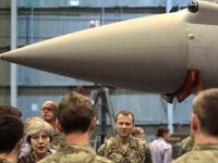 İngiltere başbakanı May Ağrotur üssü’nde