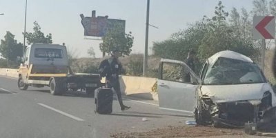 Ercan yolunda kaza: Araç bariyerlere çarparak durabildi