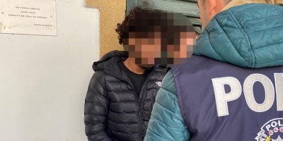 Trafikteki aracı durdurdu, hasara uğrattı, tutuklandı!