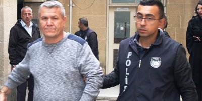 Kendi evini soyup daha sonra ateşe verdi