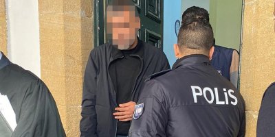 Ülkeye yüklü miktarda kayıt dışı para ile giriş yaparken yakalandı