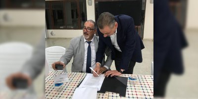 Şenol, ortopedik özürlüler tarafından hazırlanan mutabakat metnini imzaladı