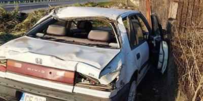 Araç yoldan çıkıp takla attı