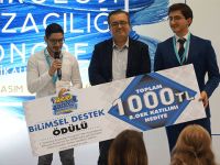 YDÜ Eczacılık Fakültesi öğrencilerine “Bilimsel Destek Ödülü” ile “Bilimsel Poster Sunum Birinciliği”…