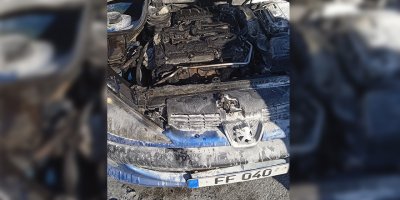 Araç seyir halindeyken alev aldı!