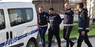 "Başına çekiç ve demir çubukla vurdu"