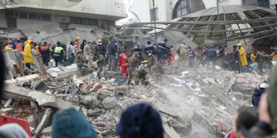 7,7'lik depremde can kaybı 1498 oldu