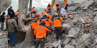 İsias Otel enkazında 2 cansız beden daha çıkarıldı