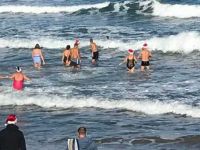 Noel’i denize girerek kutladılar