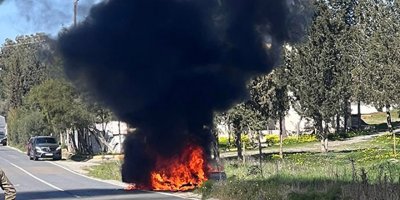 Seyir halindeki araç aniden alev aldı