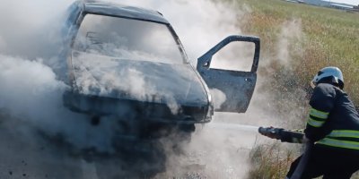 Seyir halindeki araçta alev aldı!