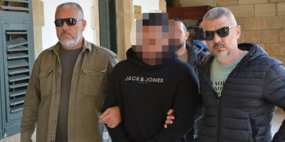 Aracını polisin üzerine sürdü