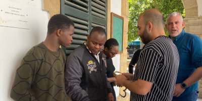 Evinin bahçesinde uyuşturucu satışı yapıyordu!