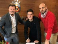 Kıbrıslı futbolcu Ahmet Sivri Galatasaray'la sözleşme imzaladı