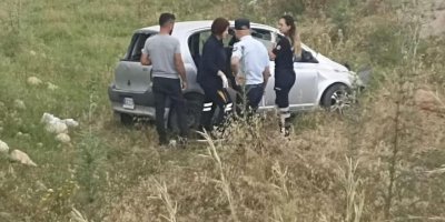 Yoldan çıkıp köprüden aşağı yuvarlandı