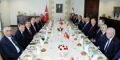 Erdoğan ile Tatar, baş başa görüşmenin ardından heyetler arası görüşmeye geçti