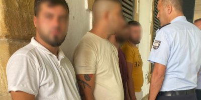 3 evden 5 tüp çaldılar