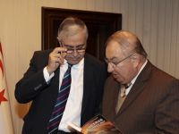 Akıncı’ya kitap takdimi