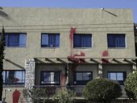 İsrail'in Atina Büyükelçiliğine boyalı saldırı