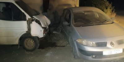 Park halinde duran araca çarptı