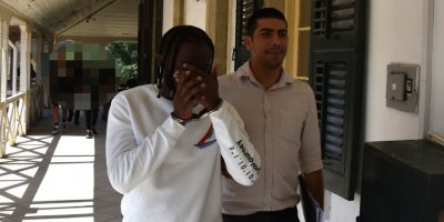 Bıçakla tehdit edip, soygun gerçekleştirdi