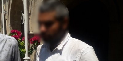 Turist olarak geldi, camide unutulan telefonu çaldı