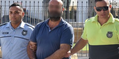 Sattığı damacaların parasını şirkete teslim etmedi