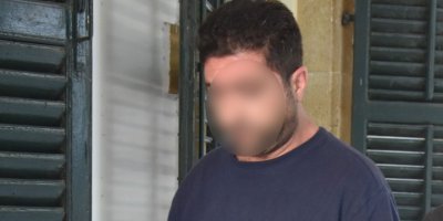 Çalıştığı iş yerine ait paraları sirkat etti