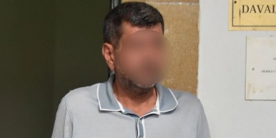 Bıçak çekip borcunun iki katını ödemesi yönünde tehdit etti