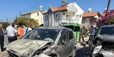 3 aracın karıştığı kazada 2 kişi yaralandı