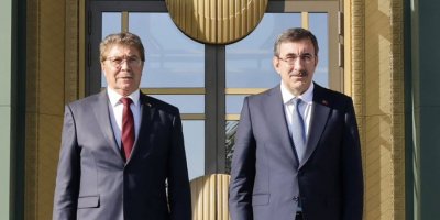 Başbakan Üstel, Yılmaz ile görüştü