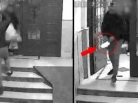 Apartman girişinde bir kadına satırla saldıran şahıs kamerada!