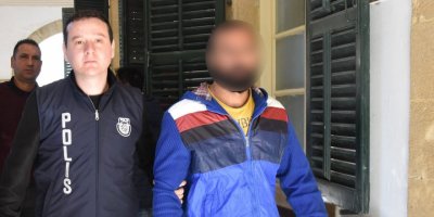 Sokak ortasında herkesin içinde mastürbasyon yaptı