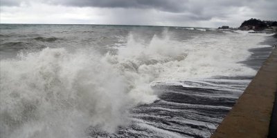 Denizlerde fırtınamsı rüzgar etkili oluyor