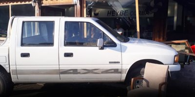 Araç restorana girdi!