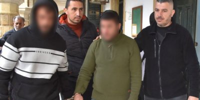 Lefkoşa'nın göbeğinde silahla yakalanan zanlılar tutuklandı