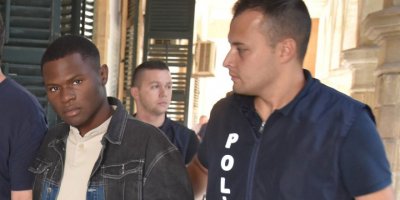 Sahte Fransız kimliği ile Ercan'dan çıkmaya kalkıştı