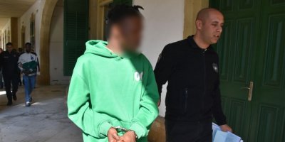 "Okul kaydını yenilemek için bin dolara ihtiyacım var"