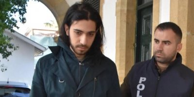 Ev arkadaşının bilgisayarını kırdı, eşyalarını çaldı, tutuklandı!