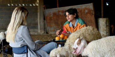Akmandor: Kadının elini kolunu bağlasanız bile yine bir şeyler bulur, üretir