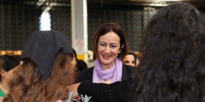 Derya: Başınız sıkışırsa bilin ki kız kardeşleriniz burada