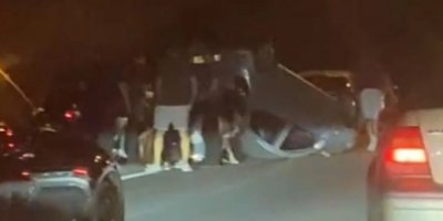 Araç yol içerisinde savrularak takla attı