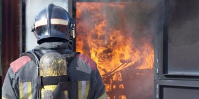 Ocakta unutulan tencere yangına neden oldu