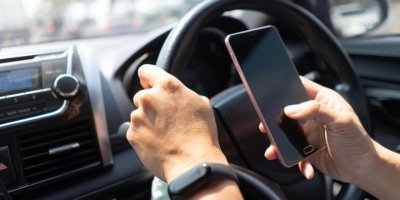 Polisten sürücülere direksiyondayken cep telefonu kullanmama uyarısı!